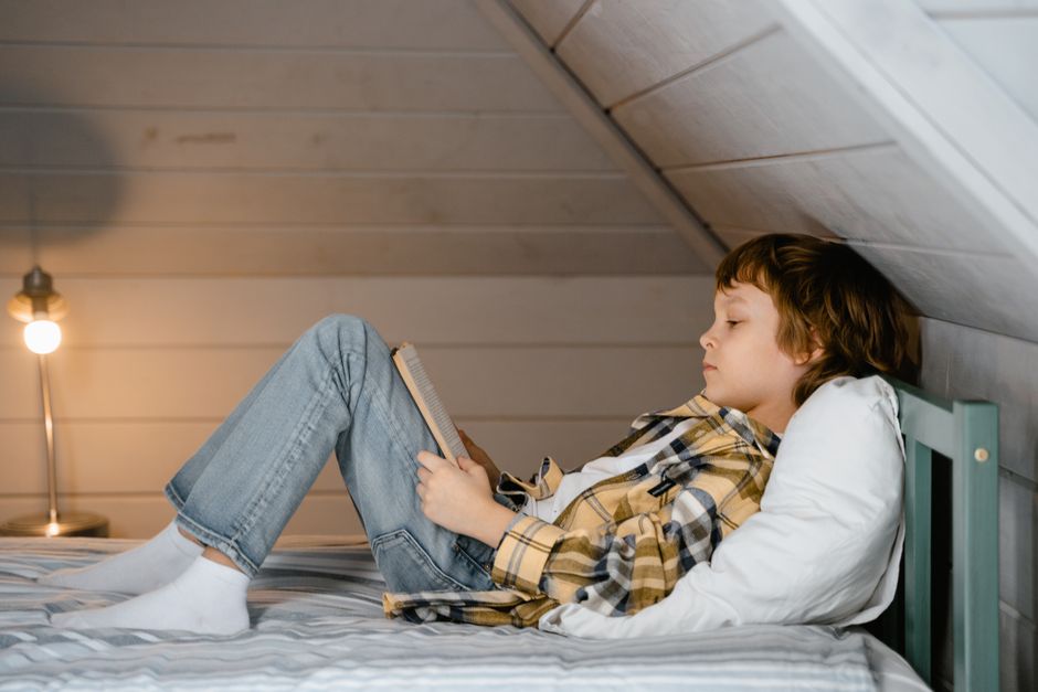 À quel âge un enfant peut-il rester seul à la maison sans danger ?