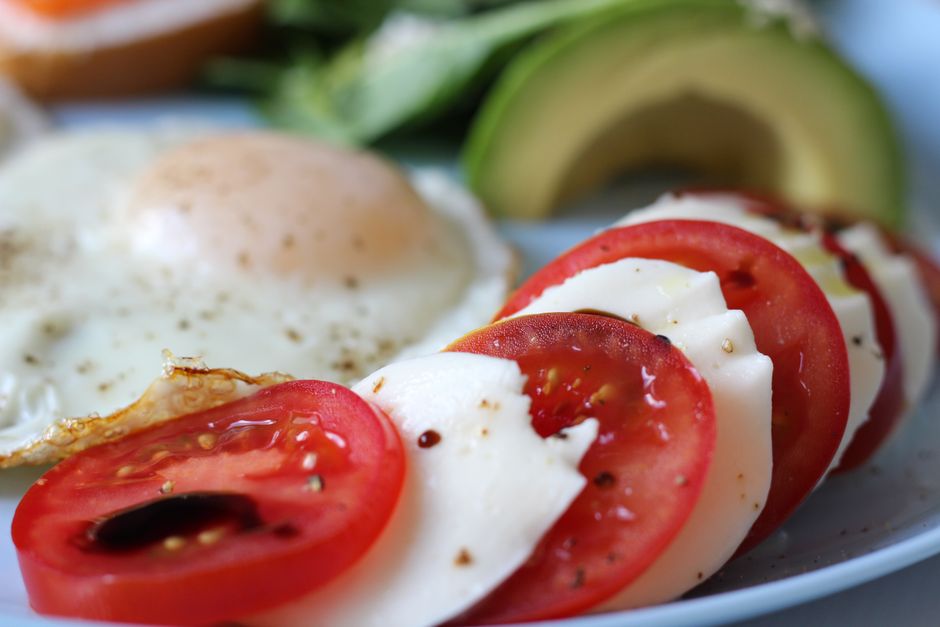 Oeufs petit-déjeuner sain protéines nutrition assiette