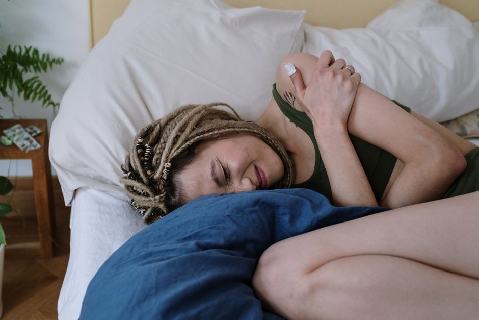 Personne crampe jambe nuit lit douleur mollet